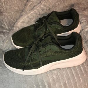 athletic works memory foam shoes size 6.5